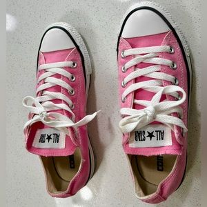 These pink converse are in good condition! I’ve only worn them a couple of times